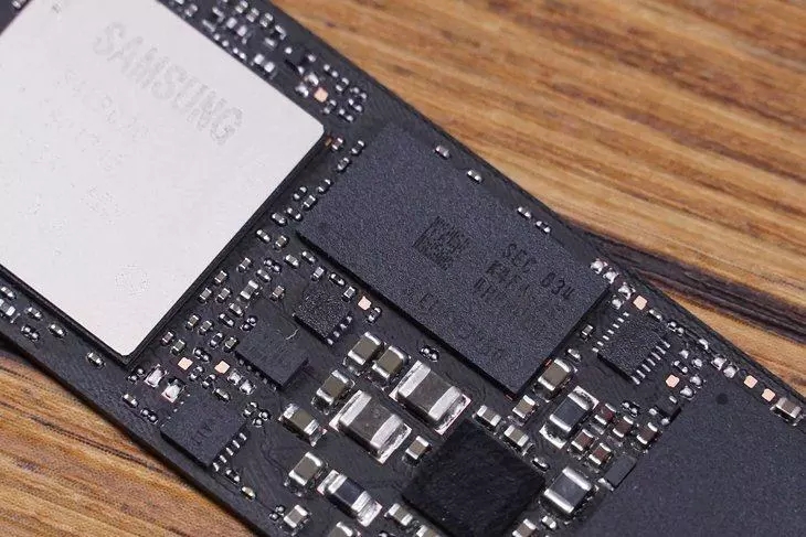 零基礎(chǔ)玩轉(zhuǎn)固態(tài)硬盤，買SSD掌握這些就夠了！